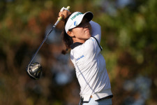 7언더파 몰아친 유해란, 2R 단독 3위 도약…선두와 2타 차