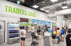 QR코드만 찍으면 바로 주문 트레이더스, T카페 오더 도입