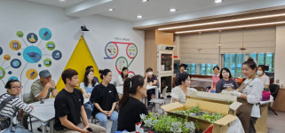 “엄마가 내 짝꿍” 학부모 참여로 폐교 극복한 비안초