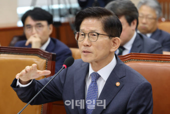 [포토]환노위 국정감사, '답변하는 김문수 장관'