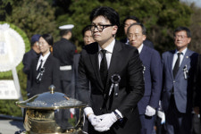 한동훈, 박정희 45주기 추도식 참여…애국심·도전정신 이어받겠다