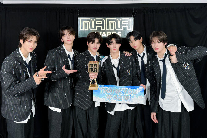 한국의 K-pop 그룹 투어스, 2024 마마 어워즈에서 2관왕 수상!