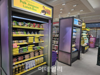 명동 한복판에 들어선 K푸드 전문 편의점[르포]