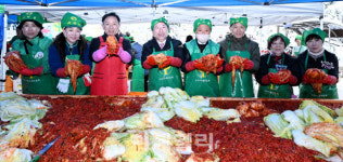 구리시청 광장서 4000포기 김장김치 행사 열려
