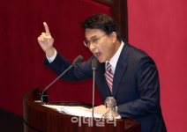 [포토]계엄은 고도의 통치행위 발언하는 윤상현 의원