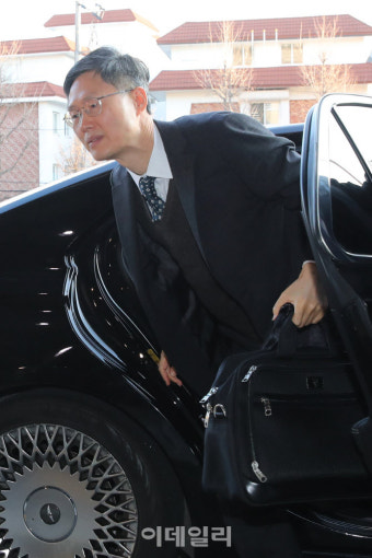 [포토]출근하는 문형배 헌법재판관