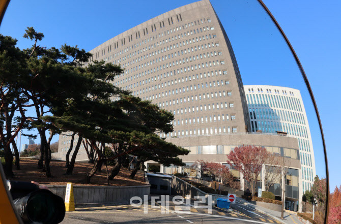 윤석열 대통령, 공수처 출석 어렵다는 입장 강조…탄핵심판 우선순위 확인