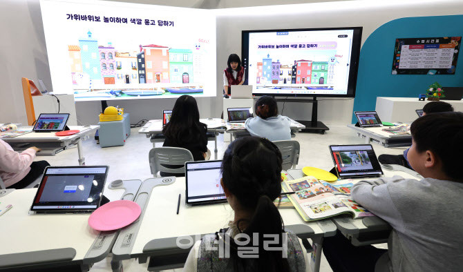 AI디지털교과서(AIDT) 사업 추락, 교육업계 위기 고조와 구조조정 우려