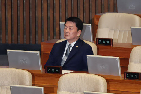 안철수 vs 김문수, 윤석열 비상계엄·탄핵 책임 공방 현실화