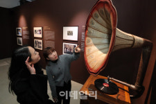 [포토]시네마천국 이머시브 특별전, 축음기 관람