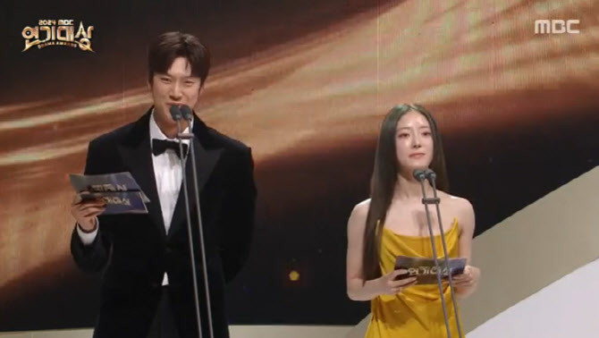 군면제 사례로 번지는 논란, 연예인들의 입장과 결정에 관심집중