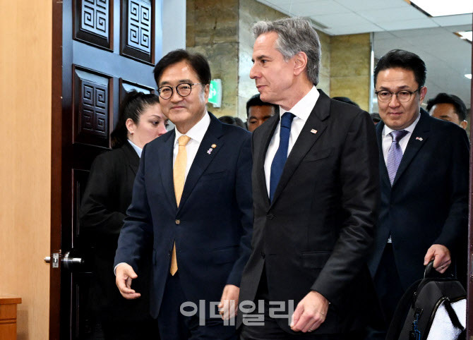 한미동맹 강화를 위한 우원식 국회의장-미국 국무부 장관 악수 합의