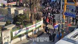 큰 소음·교통 체증…‘주말 집회 장기화’에 시민 불편 가중