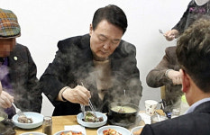 체포된 尹, 진술·영상녹화 거부…점심 도시락 제공