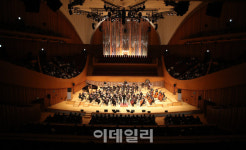 [포토]롯데콘서트홀에서 첫 정기 연주 선보인 KG필하모닉오케스트라