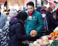 [포토]설 대목 앞두고 전통시장 방문한 오언석 도봉구청장