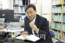 신용철 아미코젠 회장 “SI 유치 후 경영에서 손 떼겠다”