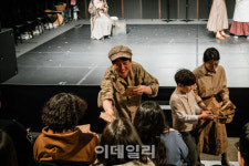 살해 의혹받는 AI·환경재앙 직면한 지구…줄 잇는 이색 오페라