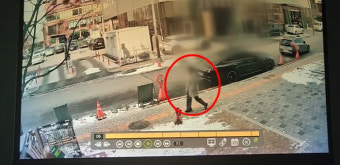 ‘초등생 살해’ 교사, 범행 3시간 전 CCTV엔…“흉기 구매”