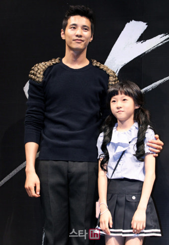 '아저씨' 원빈→'절친' 한소희·김보라·악뮤…故 김새론 조문 발길[종합]