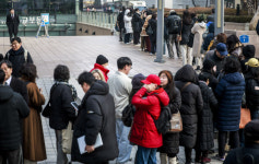 “한동훈 대표님 책 사러 왔어요” 교보문고 앞 진풍경