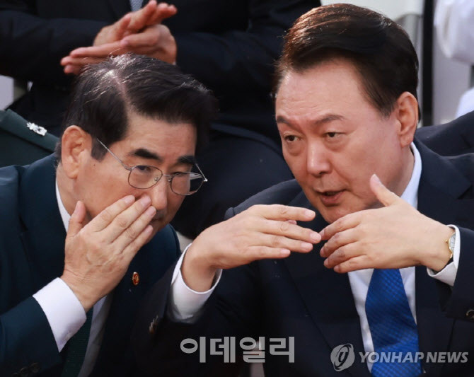 윤석열 전 대통령 특수공무집행방해 혐의, 경찰 비화폰 서버 재령으로 수사 확대