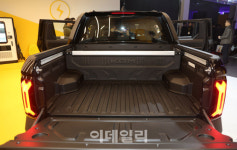 [포토]무쏘 EV의 적재함