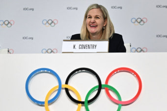 유리천장 깬 코번트리 IOC 위원장…짐바브웨 수영 영웅·행정가·어머니