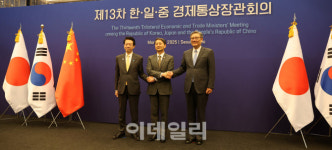 [포토]기념촬영하는 한·일·중 경제통상장관들