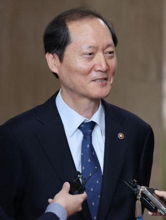 '尹절친' 이완규 헌법재판관 지명…민주 
