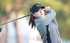 [포토]리슈잉,강한 연습 스윙