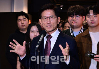 ‘가상 3자 대결’서 이재명 독주…이준석 ‘두자릿수’ 지지율