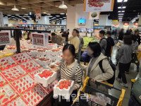 “장볼 맛 난다” 이마트 묵직한 한방…강동 식탁 전쟁 터졌다[르포]