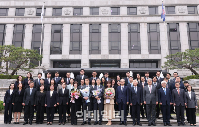 헌재, 7인 체제 운영...헌법 존중과 재판관 다양화에 촛불을 켜다