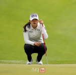 [골프in포토]김민선,퍼트라인을 살핀다