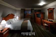 스위트룸을 파티룸으로…MZ 겨냥한 켄싱턴 뭉쳐야 간다 패키지