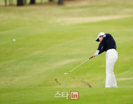 [골프in포토]김시현,강한 어프로치샷