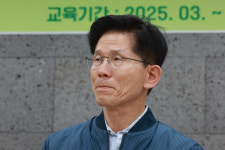행정이 갈 길 배웠다 한센인마을서 눈붉힌 김문수
