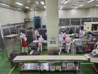 해리푸드 연세통합재가센터점 | 2초에 1개씩 팔리는 ‘연세크림빵’…“K푸드 수출역군으로”[르포]