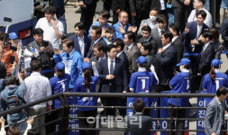 [포토]구미역 광장 도착한 이재명