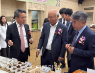 [포토] 농촌 경로당 반조리 식품 시식