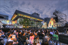 광화문광장이 야외 오페라 무대로…서울시오페라단 마술피리 개최