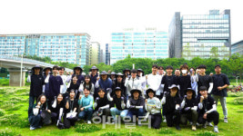 안랩, 탄천 수내습지생태원서 환경정화 봉사활동 진행