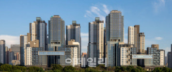 2000원 커피 팔아 ‘165억’ 서초 아파트 샀다…남성 정체는