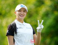 [골프in포토]박혜준,상큼 브이 출발