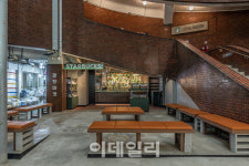 또 핫플될까…스페셜 매장 스타벅스 광장마켓점 가보니