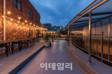 또 핫플될까…스페셜 매장 스타벅스 광장마켓점 가보니