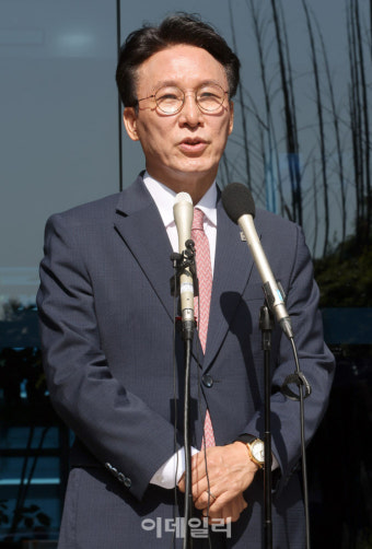 [포토]취재진 질의에 답하는 김민석 국무총리 후보자