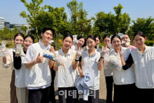 [포토] 줍깅 캠페인하는 에어프레미아 승무원