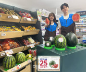 편의점서 수박 ‘통’했다…GS25 매출 16배 급증